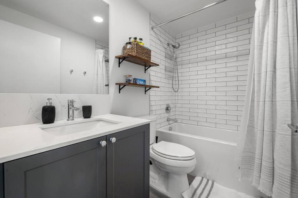 Appartement Chic 1Br Kensington Unit W/Parking à Calgary Extérieur photo