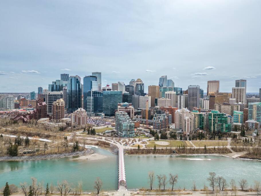 Appartement Chic 1Br Kensington Unit W/Parking à Calgary Extérieur photo
