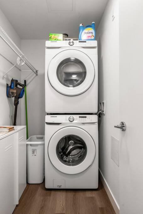 Appartement Chic 1Br Kensington Unit W/Parking à Calgary Extérieur photo