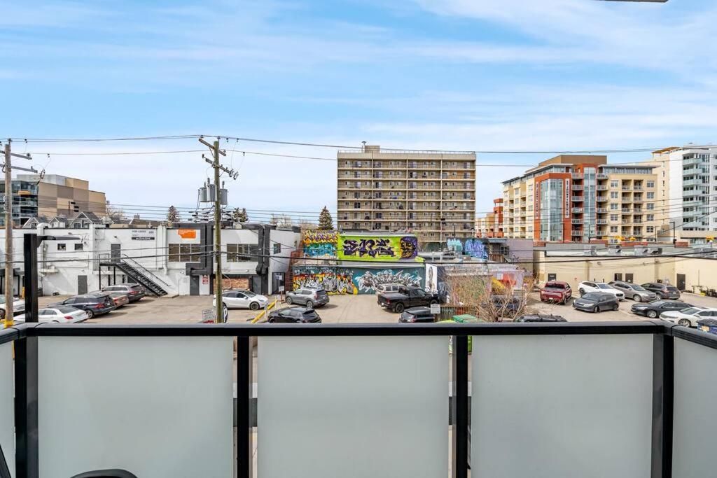 Appartement Chic 1Br Kensington Unit W/Parking à Calgary Extérieur photo
