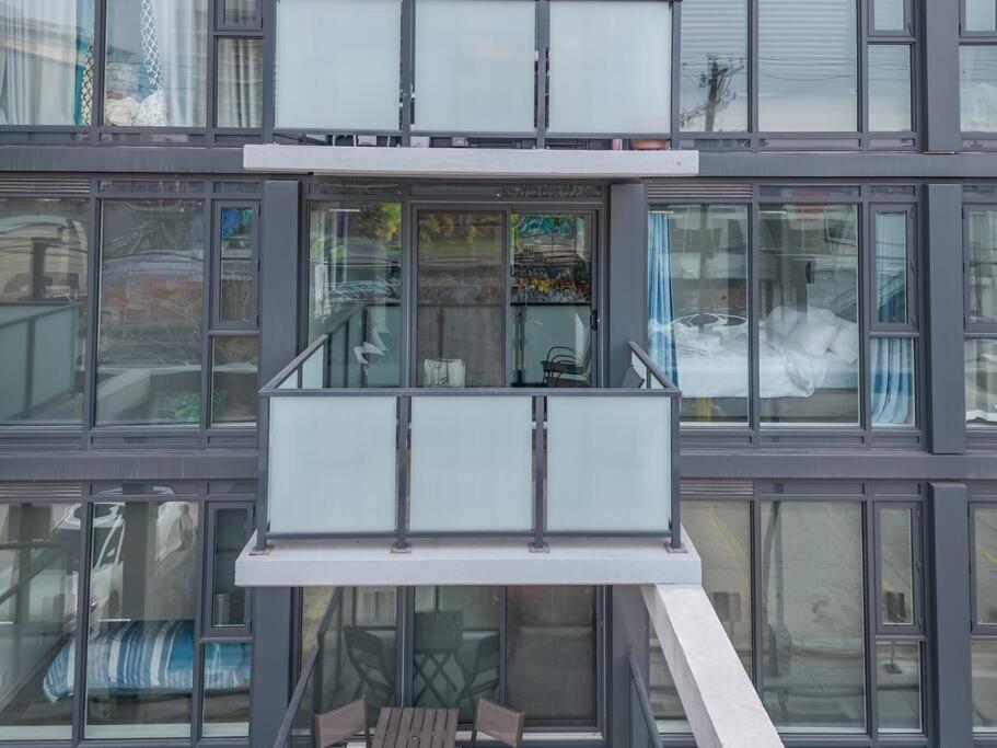Appartement Chic 1Br Kensington Unit W/Parking à Calgary Extérieur photo