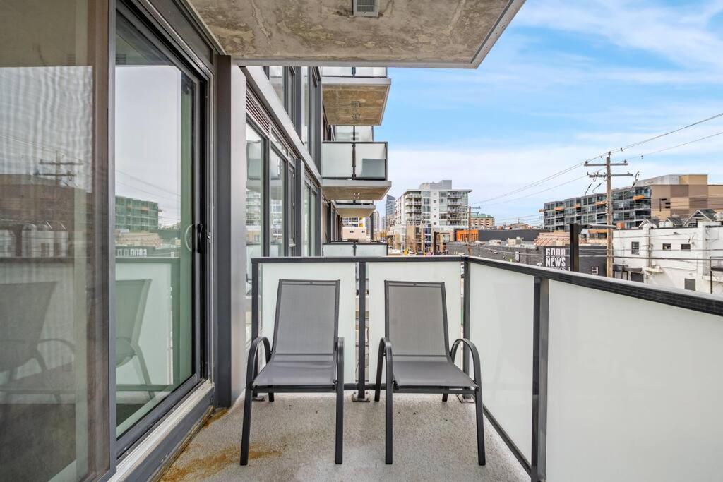 Appartement Chic 1Br Kensington Unit W/Parking à Calgary Extérieur photo