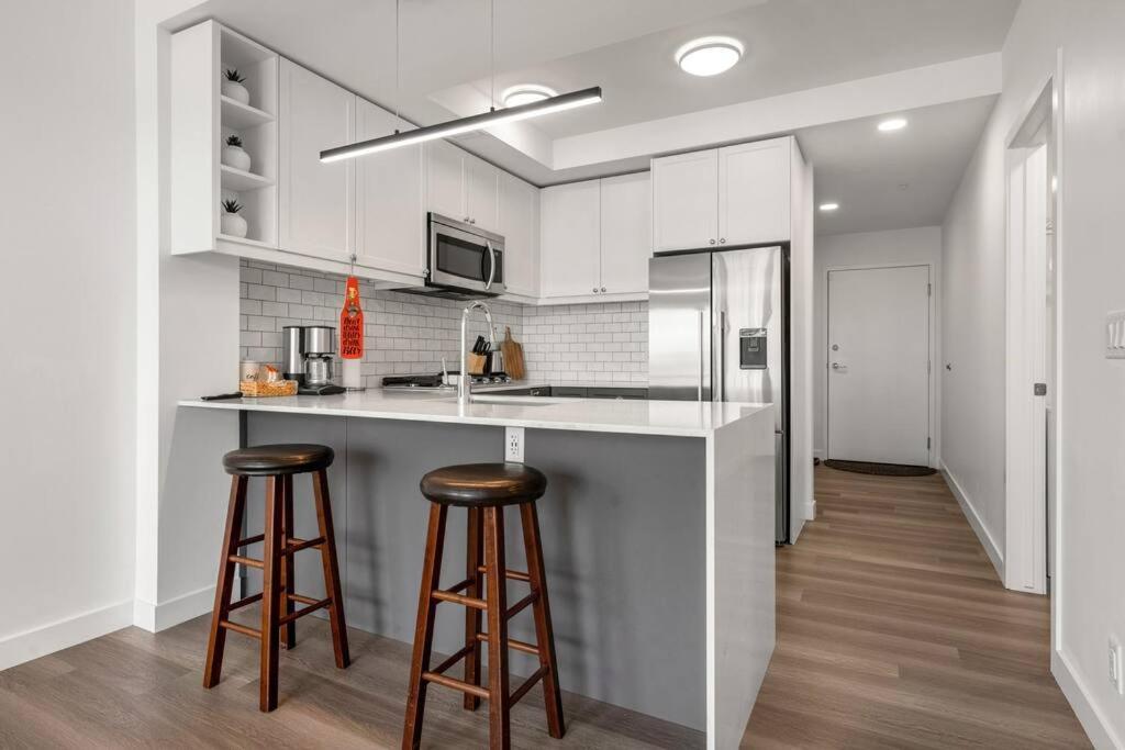 Appartement Chic 1Br Kensington Unit W/Parking à Calgary Extérieur photo